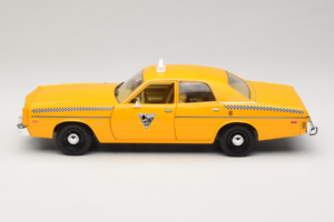 Dodge Monaco Taxi Rocky III GreenLight 1:18 19111 Metall – Bild 4 von 8