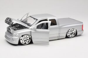Dodge Ram Tuned Silber Jada 1:18 63162-SM Metall – Bild 2 von 8