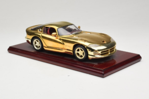 Dodge Viper GTS Gold Plated 23K Maisto 1:18 GP001 Metall – Bild 6 von 8