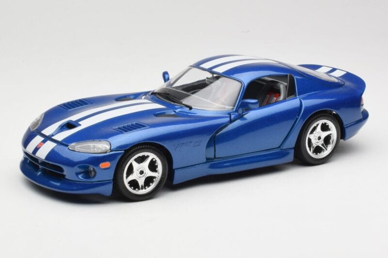 Dodge Viper GTS SR II Blau mit Weissen Streifen Bburago 1:18 3330 Metall