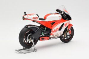 Ducati Desmosedici GP11 #8 H. Barbera Ducati MotoGP Team MotoGP 2011 Minichamps 1:12 123110008 Metall – Bild 3 von 6