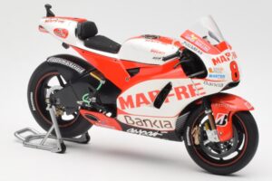 Ducati Desmosedici GP11 #8 H. Barbera Ducati MotoGP Team MotoGP 2011 Minichamps 1:12 123110008 Metall – Bild 4 von 6