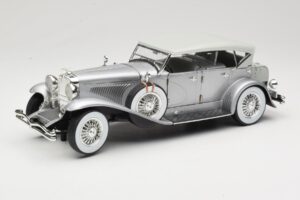 Duesenberg SJ Silber GreenLight 1:18 13525 Metall
