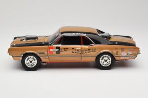 Oldsmobile 442 Hurst Hairy Olds Twin-Engine 4WD 1966 Highway 61 1:18 50089 Metall – Bild 4 von 8
