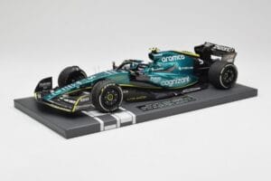 Aston Martin AMR22 Aramco #5 S. Vettel Abu Dhabi GP 2022 Last Race Collector's Edition Minichamps 1:18 117222205 Resin – Bild 2 von 7