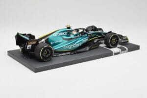 Aston Martin AMR22 Aramco #5 S. Vettel Abu Dhabi GP 2022 Last Race Collector's Edition Minichamps 1:18 117222205 Resin – Bild 3 von 7
