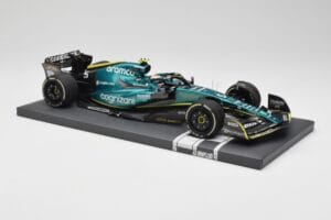 Aston Martin AMR22 Aramco #5 S. Vettel Abu Dhabi GP 2022 Last Race Collector's Edition Minichamps 1:18 117222205 Resin – Bild 4 von 7