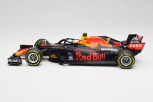 Aston Martin Red Bull Racing RB16 #33 M. Verstappen Abu Dhabi GP Winner 2020 Minichamps 1:18 110201733 Metall – Bild 3 von 7