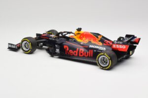 Aston Martin Red Bull Racing RB16 #33 M. Verstappen Abu Dhabi GP Winner 2020 Minichamps 1:18 110201733 Metall – Bild 5 von 7