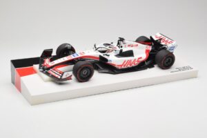 Haas VF-22 #20 K. Magnussen Pole Position Brazil GP 2022 Minichamps 1:18 147222120 Metall – Bild 2 von 7
