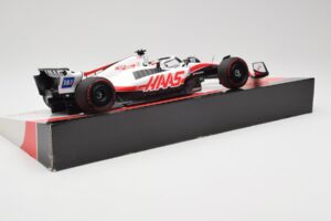 Haas VF-22 #20 K. Magnussen Pole Position Brazil GP 2022 Minichamps 1:18 147222120 Metall – Bild 3 von 7