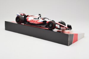 Haas VF-22 #20 K. Magnussen Pole Position Brazil GP 2022 Minichamps 1:18 147222120 Metall – Bild 4 von 7