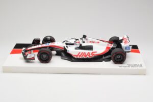 Haas VF-22 #20 K. Magnussen Pole Position Brazil GP 2022 Minichamps 1:18 147222120 Metall