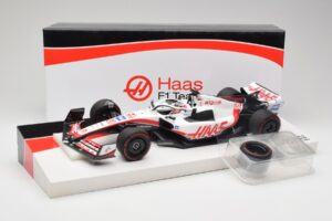 Haas VF-22 #20 K. Magnussen Pole Position Brazil GP 2022 Minichamps 1:18 147222120 Metall – Bild 7 von 7
