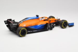 McLaren MCL35M #3 D. Ricciardo Bahrain GP 2021 Minichamps 1:18 530211803 Metall – Bild 2 von 7