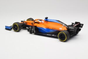 McLaren MCL35M #3 D. Ricciardo Bahrain GP 2021 Minichamps 1:18 530211803 Metall – Bild 5 von 7