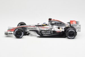 McLaren Mercedes MP4-21 P. de la Rosa F1 Showcar 2006 Minichamps 1:18 B66962346 Metall – Bild 3 von 6