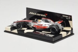 McLaren Mercedes MP4-23 #22 L. Hamilton Race Car 2008 Minichamps 1:43 530084322 Metall – Bild 3 von 5