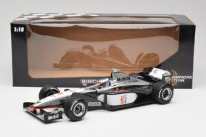 McLaren MP4/13 #8 M. Hakkinen F1 World Champion 1998 Minichamps 1:18 18690008 Metall – Bild 6 von 7