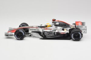 McLaren MP4-25 Mercedes #2 L. Hamilton Showcar 2010 Minichamps 1:18 110100006-R1 Metall – Bild 3 von 6