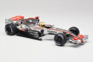 McLaren MP4-25 Mercedes #2 L. Hamilton Showcar 2010 Minichamps 1:18 110100006-R1 Metall – Bild 4 von 6