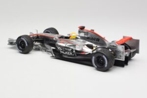McLaren MP4-25 Mercedes #2 L. Hamilton Showcar 2010 Minichamps 1:18 110100006-R1 Metall – Bild 5 von 6
