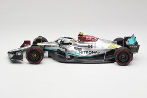 Mercedes AMG W13 E Performance Petronas #44 L. Hamilton Spanish GP 2022 Minichamps 1:18 110220044 Metall – Bild 3 von 7