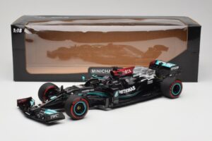 Mercedes AMG W12 Petronas #44 L. Hamilton Spanish GP 100th Pole 2021 Minichamps 1:18 110210444 Resin – Bild 7 von 7