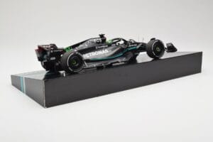 Mercedes AMG W14 E Performance Petronas #63 G. Russell Bahrain GP 2023 Minichamps 1:18 113230163 Resin – Bild 3 von 7