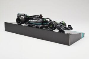 Mercedes AMG W14 E Performance Petronas #63 G. Russell Bahrain GP 2023 Minichamps 1:18 113230163 Resin – Bild 4 von 7