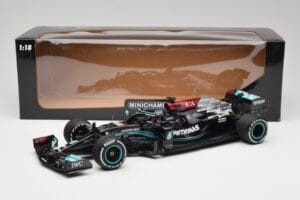 Mercedes AMG W12 #44 L. Hamilton Bahrain GP 2021 Minichamps 1:18 110210144 Metall – Bild 6 von 7