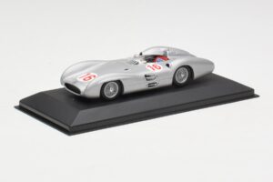 Mercedes W196 Streamliner #16 J.M. Fangio GP Italy Winner 1954 Minichamps 1:43 432543016 Metall – Bild 2 von 4