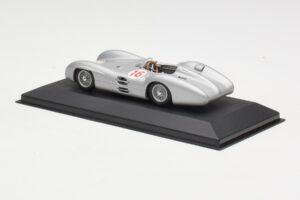 Mercedes W196 Streamliner #16 J.M. Fangio GP Italy Winner 1954 Minichamps 1:43 432543016 Metall – Bild 3 von 4