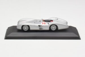 Mercedes W196 Streamliner #16 J.M. Fangio GP Italy Winner 1954 Minichamps 1:43 432543016 Metall