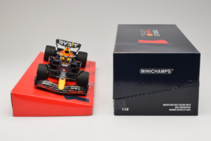 Red Bull Racing RB18 #1 M. Verstappen Oracle Winner Dutch GP 2022 Minichamps 1:18 113223501 Metall – Bild 6 von 7