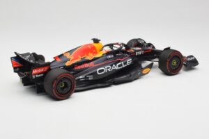 Oracle Red Bull Racing RB18 #1 M. Verstappen Winner Belgian GP 2022 Minichamps 1:18 110221401 Metall – Bild 2 von 7