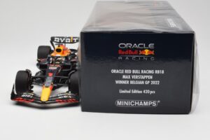 Oracle Red Bull Racing RB18 #1 M. Verstappen Winner Belgian GP 2022 Minichamps 1:18 110221401 Metall – Bild 6 von 7