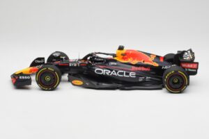 Oracle Red Bull Racing RB18 #1 M. Verstappen Winner Italian GP 2022 Minichamps 1:18 110221601 Metall – Bild 3 von 7