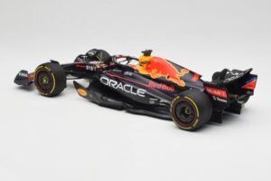 Oracle Red Bull Racing RB18 #1 M. Verstappen Winner Italian GP 2022 Minichamps 1:18 110221601 Metall – Bild 5 von 7