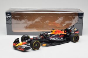 Oracle Red Bull Racing RB18 #1 M. Verstappen Winner Italian GP 2022 Minichamps 1:18 110221601 Metall – Bild 7 von 7
