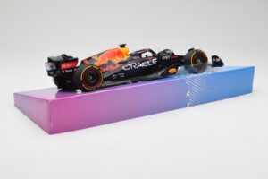 Red Bull Racing RB18 #1 M. Verstappen Winner Miami GP 2022 Minichamps 1:18 113220501 Metall – Bild 3 von 7