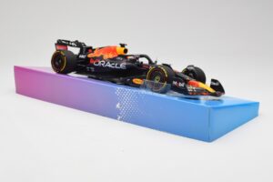Red Bull Racing RB18 #1 M. Verstappen Winner Miami GP 2022 Minichamps 1:18 113220501 Metall – Bild 4 von 7