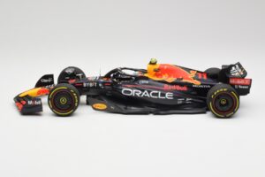 Oracle Red Bull Racing RB18 #11 S. Perez Abu Dhabi GP 2022 Minichamps 1:18 110222211 Metall – Bild 3 von 7
