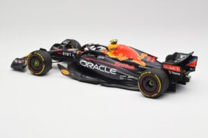 Oracle Red Bull Racing RB18 #11 S. Perez Abu Dhabi GP 2022 Minichamps 1:18 110222211 Metall – Bild 5 von 7