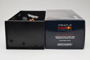 Oracle Red Bull Racing RB19 #33 M. Verstappen Las Vegas GP Winner 2023 Minichamps 1:18 110232201 Resin – Bild 6 von 7
