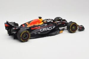 Oracle Red Bull Racing RB19 #1 M. Verstappen Winner Abu Dhabi GP 2023 Minichamps 1:18 110232301 Metall – Bild 2 von 7