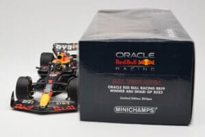 Oracle Red Bull Racing RB19 #1 M. Verstappen Winner Abu Dhabi GP 2023 Minichamps 1:18 110232301 Metall – Bild 6 von 7