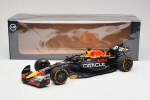 Oracle Red Bull Racing RB19 #1 M. Verstappen Winner Abu Dhabi GP 2023 Minichamps 1:18 110232301 Metall – Bild 7 von 7