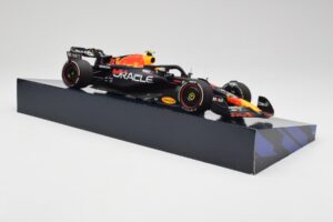 Red Bull Racing RB19 #11 S. Perez Winner Saudi Arabian GP 2023 Minichamps 1:18 113230111 Metall – Bild 4 von 6