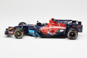 Red Bull Racing RB6 #6 M. Webber F1 Showcar 2010 Minichamps 1:18 150100076 Metall – Bild 3 von 6